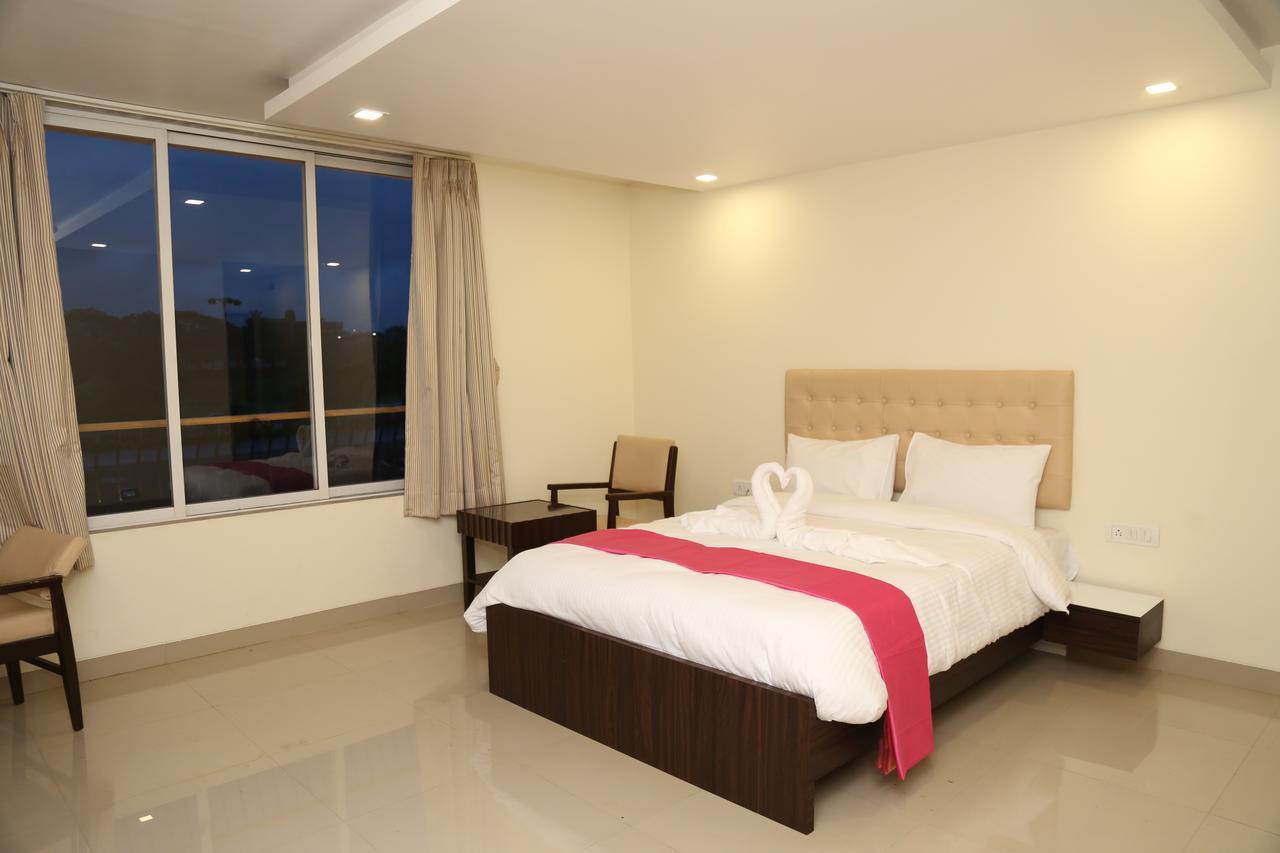 بانفيل Hotel Saheb المظهر الخارجي الصورة